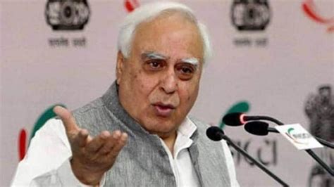 कांग्रेस में जारी ओल्ड बनाम यंग की लड़ाई? कपिल सिब्बल को पंखुड़ी पाठक ...