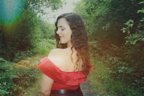 Discover Laura Jo on Radio Wigwam Indie Radio