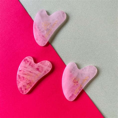 Buy NATURAL VIBES ROSE QUARTZ FACE GUA SHA WITH FREE GOLD BEAUTY ELIXIR ...