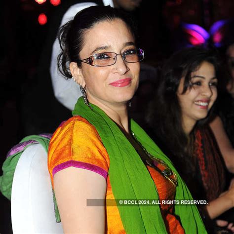 Falaq Naaz(R) poses with her friend during the 1000 episodes completion ...