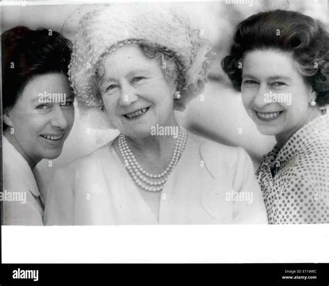 Queen elizabeth queen mother hi-res stock photography and images - Alamy