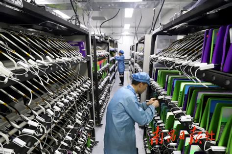 江西南昌：高科技企业加紧复工复产-新华网