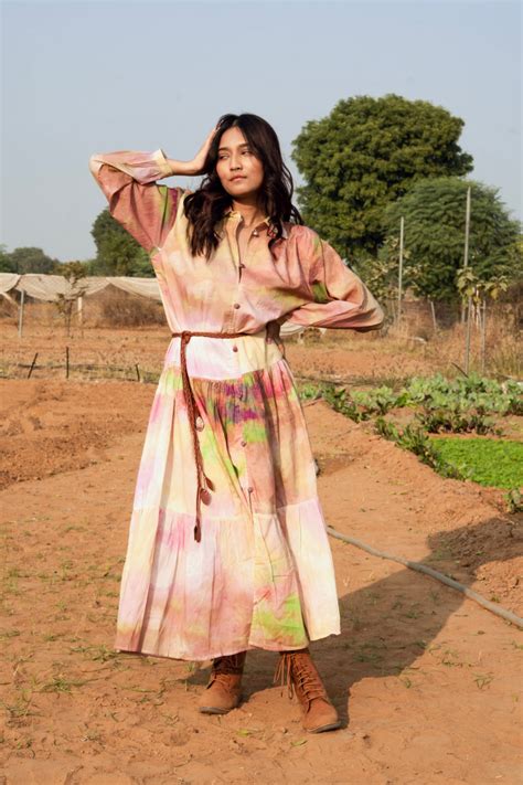 Discover Elegance: Buta Buti's Exquisite Online Saree Collection