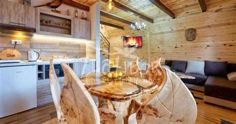 Vila Deniri - brvnare . Zlatibor