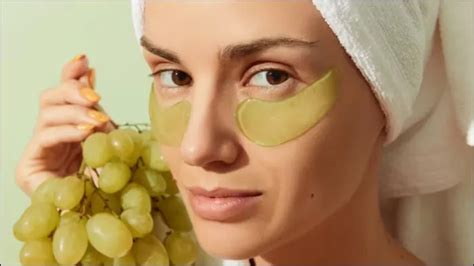 Grapes Face Mask: गर्मियों में बनाए रखना चाहते हैं चेहरे का निखार, तो ...