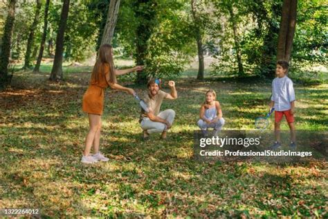 People Playing Badminton 的图像结果