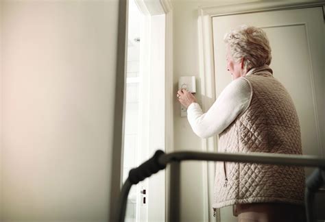 Older People 的图像结果