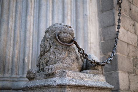 Free Notable Figures Tour Avila | Strawberry Tours
