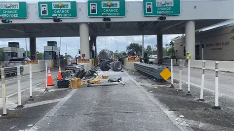 WATCH: Semi truck crashes into Florida toll booth, loses axle | FOX 35 ...