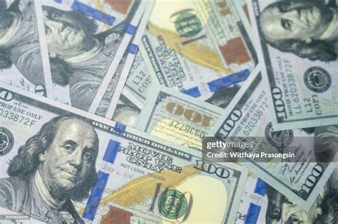 Money 20 Dollar Bills Pile 的图像结果