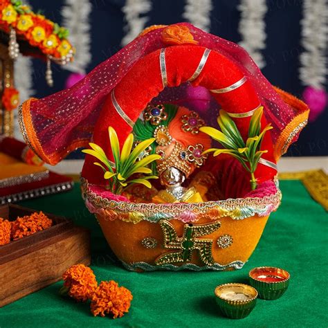 Buy Laddu Gopal Ji Travel Basket Online in India - Mypoojabox.in