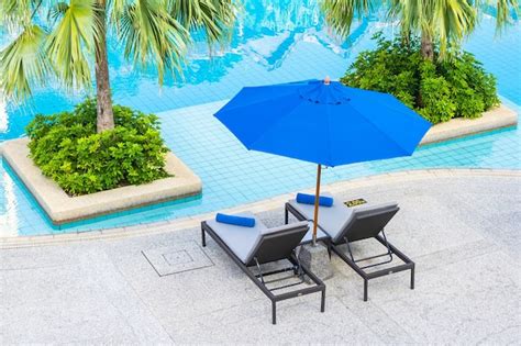 Sonnenschirm Am Pool Bilder - Kostenloser Download auf Freepik