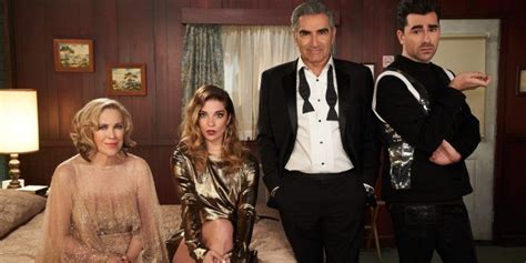 These Sitcom Families Put the ‘Fun’ In Dysfunctional | Buzz