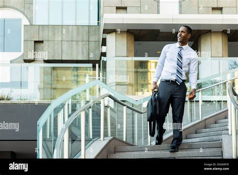 Black Man in Business Suit 的图像结果