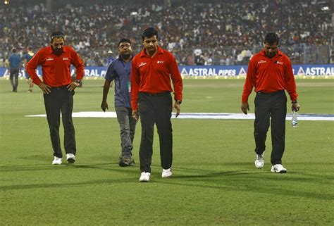 ICC World T20: ICC issue helmets for umpires - IBTimes India