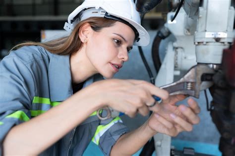 Robotics Technician 的图像结果