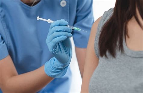 Efektif Tidaknya Vaksin HPV untuk Mencegah Kanker Kulit - Alomedika