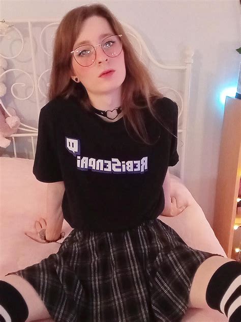 Do you like cute femboys with fluffy hair? 😘 : r/crossdressing