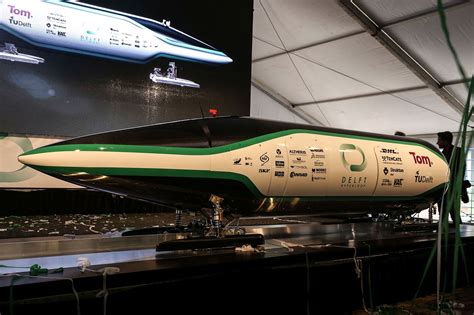 Rezultat imagine pentru Hyperloop Capsule