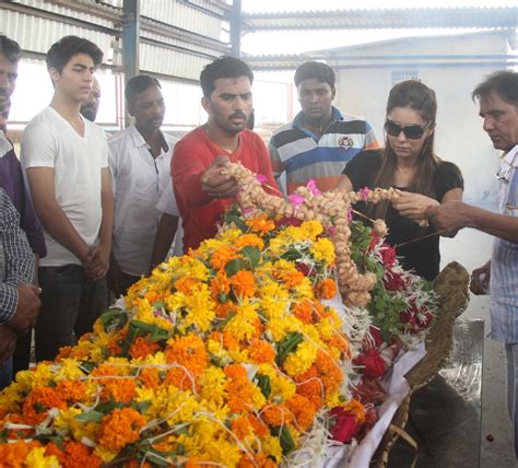 Shah Rukh's Spot-boy Subhash Dada Passes Away; Aryan and Gauri Attend ...