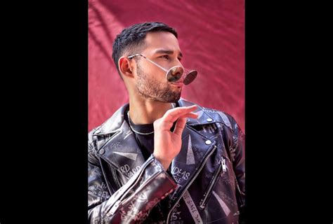 Stylish Indian Celebs Wearing Silver Chain