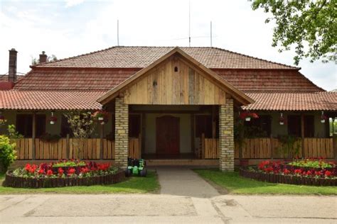VINCZE LOVARDA (Bocsa) - Ranch Reviews & Photos - Tripadvisor