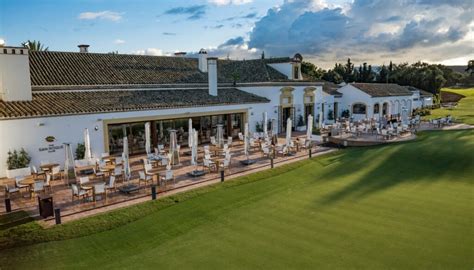 https://sanroqueclub.com/wp-content/uploads/2022/08/Casa-Club-Terraza-Old-Course-1024x584.jpg
