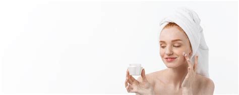 How to Use Face Moisturizer in Daily Routine – Rawls Essentials