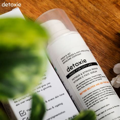 Best face serum with vitamin c and hyaluronic acid