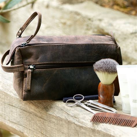 Hugh Leather Shaving Bag for Travel (Dark Brown) – Rustic Town India