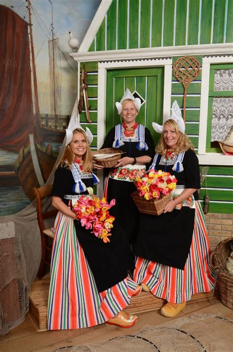 Dutch clothing, Costumes around the world, Traditional dresses