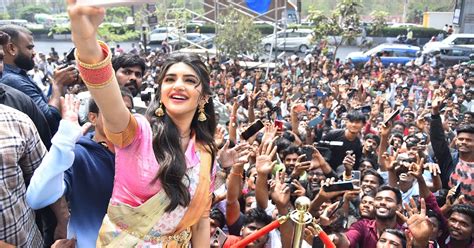rspnetwork.in: Actress Sreeleela at CMR Family Mall in Kukatpally