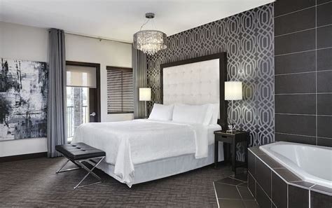 Four Points by Sheraton Hotel & Suites Calgary West, Calgary ...