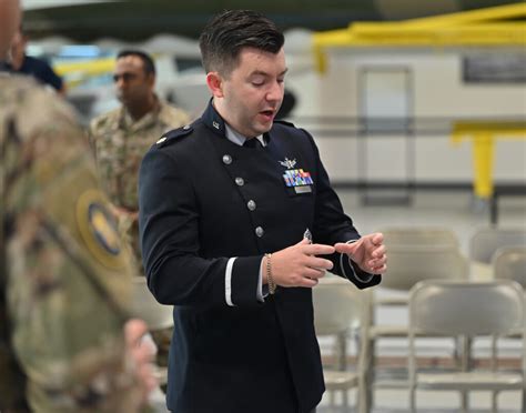 U.S. Space Force Dress Uniform 的图像结果