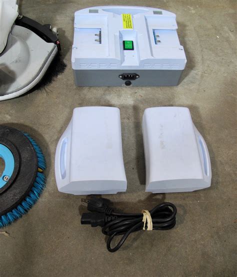 Tennant iMop XL Walk Behind Compact Commercial Floor Scrubber – ZeereeZ