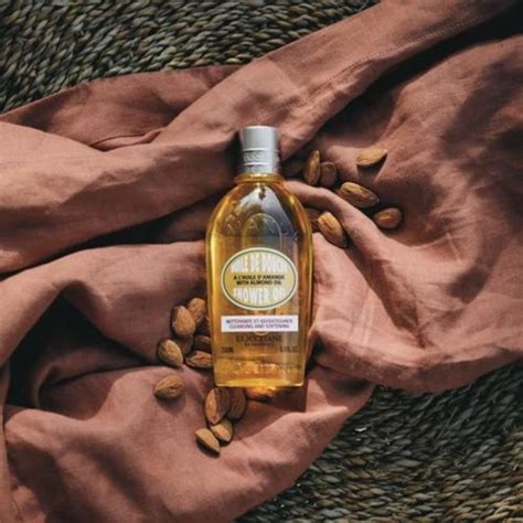 Dry skin essentials: L'Occitane Shower Oil HD Wallpaper HD Wallpaper