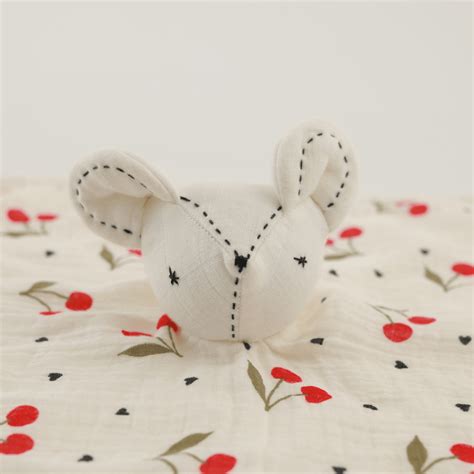 Blushberry Hug Muslin Comforter for Baby – Zoey