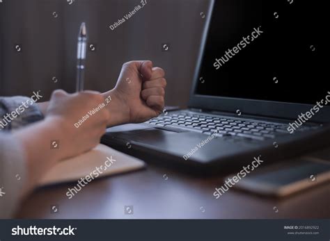 Hands Using Computer 的图像结果