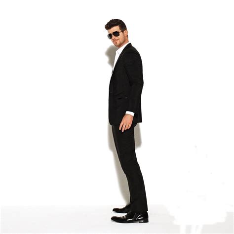 Robin Thicke "Blurred Lines" ft. T.I., Pharrell - Vidéo Version Unrated ...