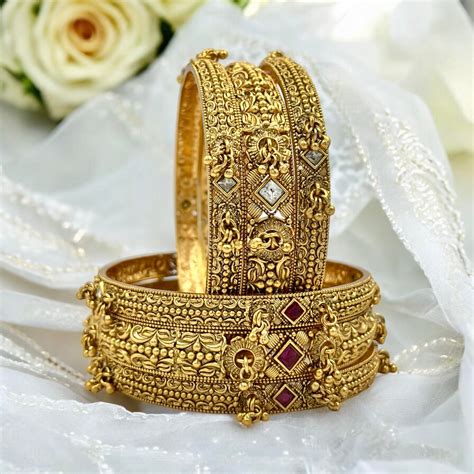 YASHODHARA JHUMKA RAJWADI BANGLES – Neervi Lifestyle