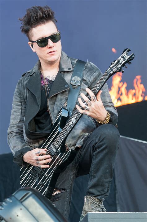 Synyster Gates - Wikipedia