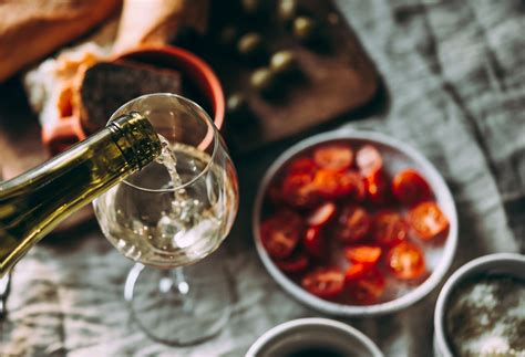 Best White Wines for Cooking - Robinette's Apple Haus & Winery