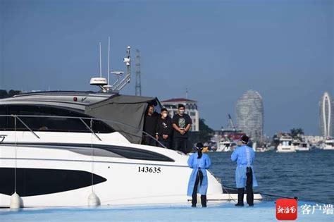 三亚口岸迎来今年首艘入境的“琼港澳自由行”香港籍游艇
