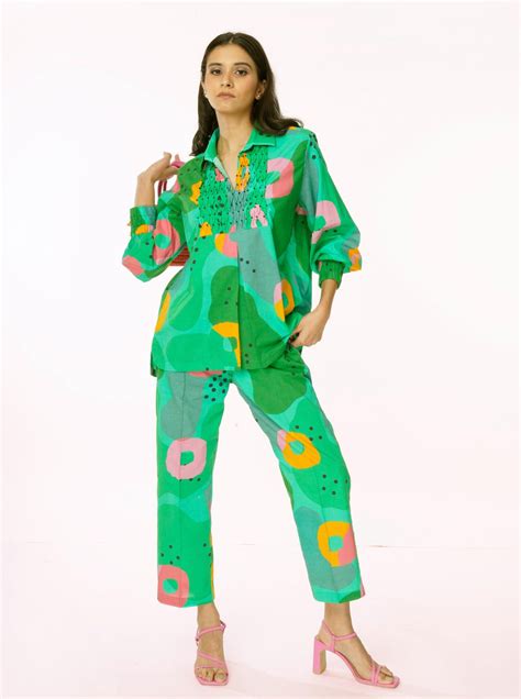 Bee Co-ord Set (Green Print) – Shuffling Suitcases