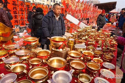 年味浓郁来袭！实拍腊月首个李村大集-青报网-青岛日报官网