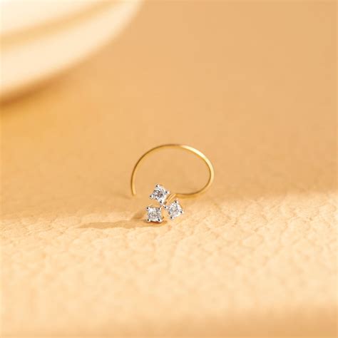 Diamond Nose Pins: Buy Diamond Nose Pins Online | Tanishq