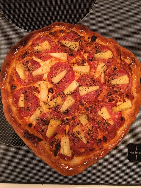 [Homemade] Pepperoni and pineapple pizza : r/food