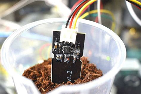 Robotbanao SOILSENSOR Soil Moisture Sensor and Automatic Watering ...