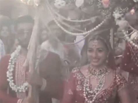 Deepika Padukone BOLLYWOOD NEWS; Royal Look Sister-in-law Wedding ...