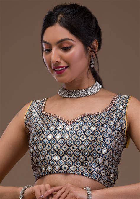 Open media 4 in modal